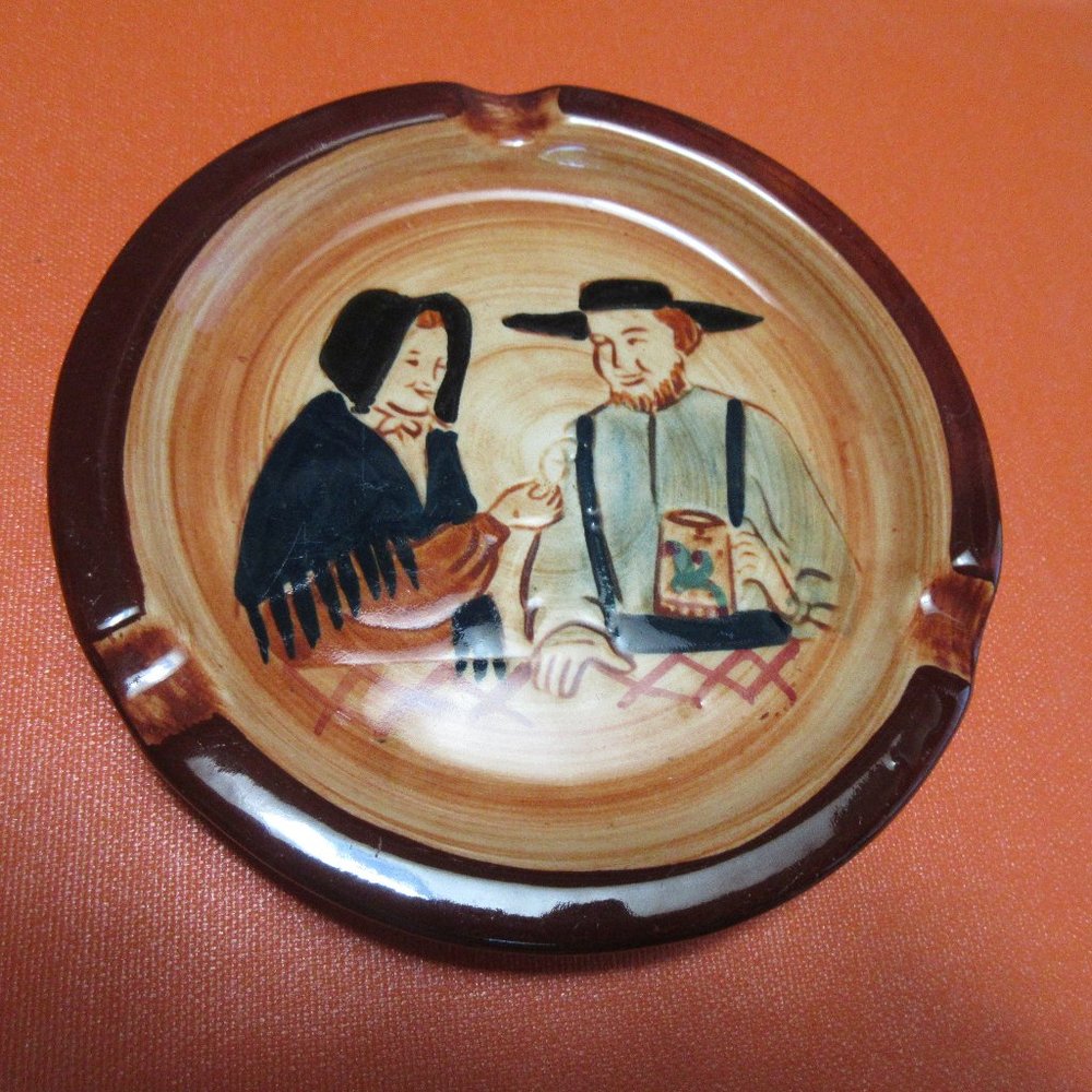 PENNSBURY POTTERY Amish Couple Ashtray